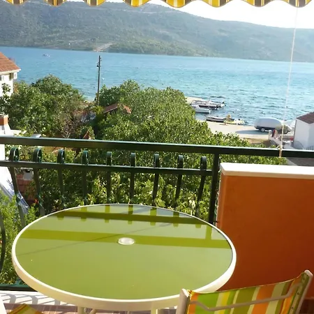 Mit Schoenem Balkon Und Meeresblick Poljica (Trogir)